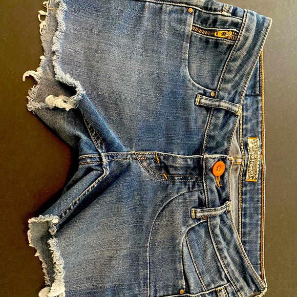 Volcom Jean shorts - Picture 1 of 3